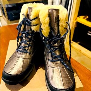 Clark Boot 9.5 W pewter NEW IN BOX